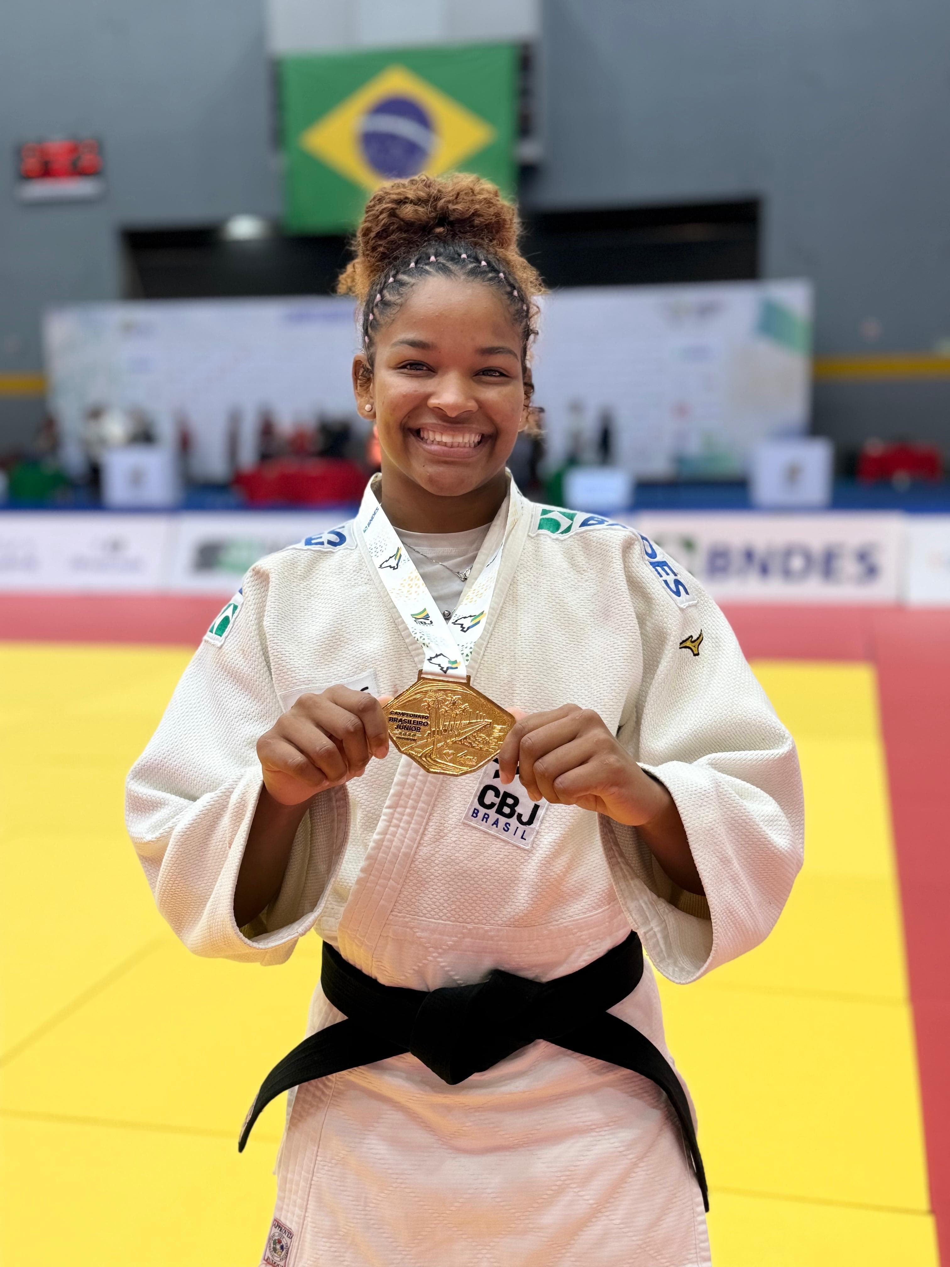 Judo-Laryssa-Fonseca-e-campea-do-Brasileiro-Junior-na-categoria Judô: Laryssa Fonseca é campeã do Brasileiro Júnior na categoria -63kg; Victor Silva e Emanuelly Sena conquistam medalhas
