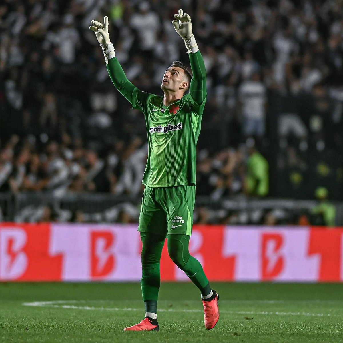 Leo-Jardim-e-o-lider-em-defesas-e-defesas-em Léo Jardim é o líder em defesas e defesas em finalizações na área entre todos os goleiros na Copa do Brasil desde sua estreia pelo Vasco