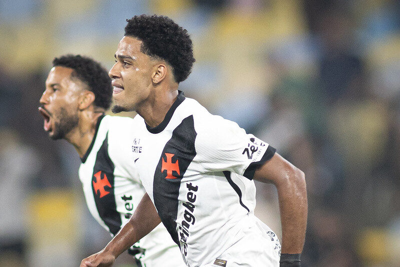 Brenner deve ser relacionado diante do Boca Jrs, informa Venê Casagrande