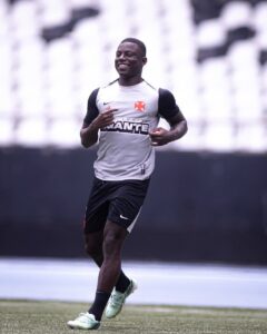 Brenner e Marino treinaram entre os titulares e devem enfrentar o Urubu
