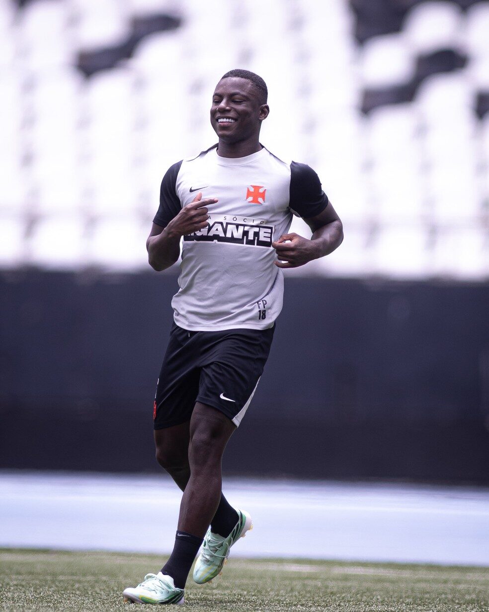 Brenner e Marino treinaram entre os titulares e devem enfrentar o Urubu