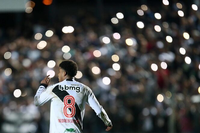 Cria do Vasco relata 'perrengue' para acompanhar o jogo contra o Boca Jrs