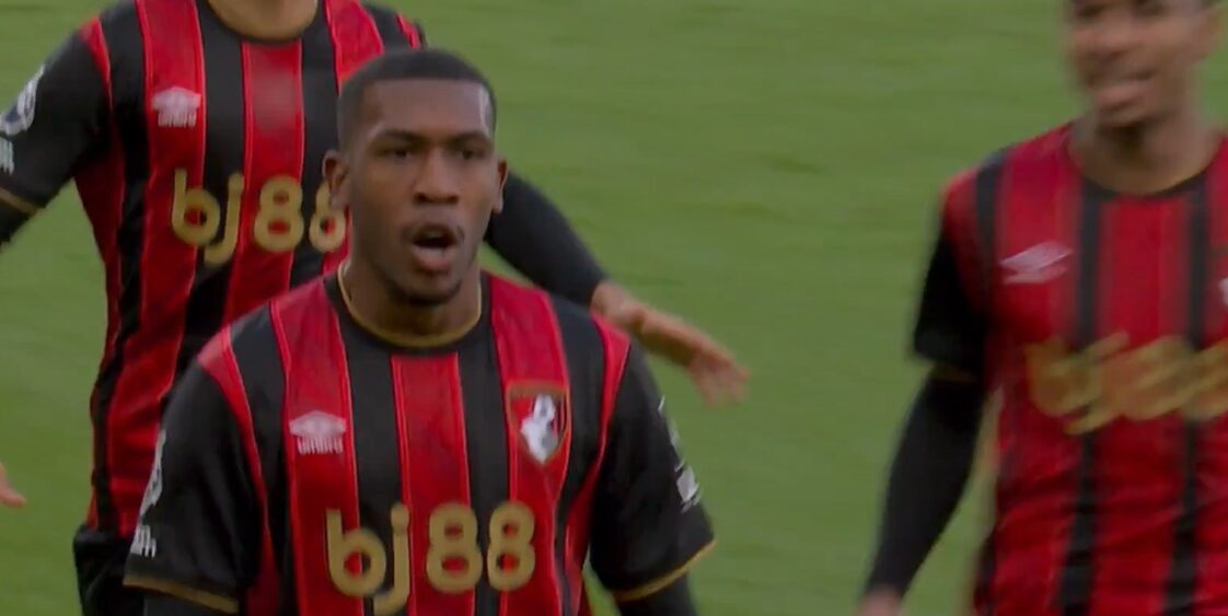 Cria do Vasco volta a marcar pela Liga Europa; vídeo