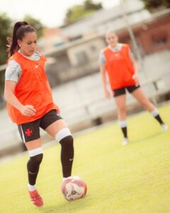 Feminino: Veja fotos do aquecimento das jogadoras do Vasco antes do jogo contra o Heips