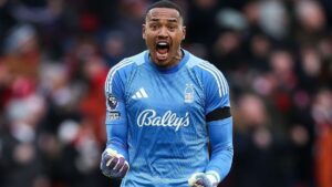 John, do Nottingham Forest, e Weverton, do Grêmio, são dois nomes no radar do Vasco para a posição de goleiro