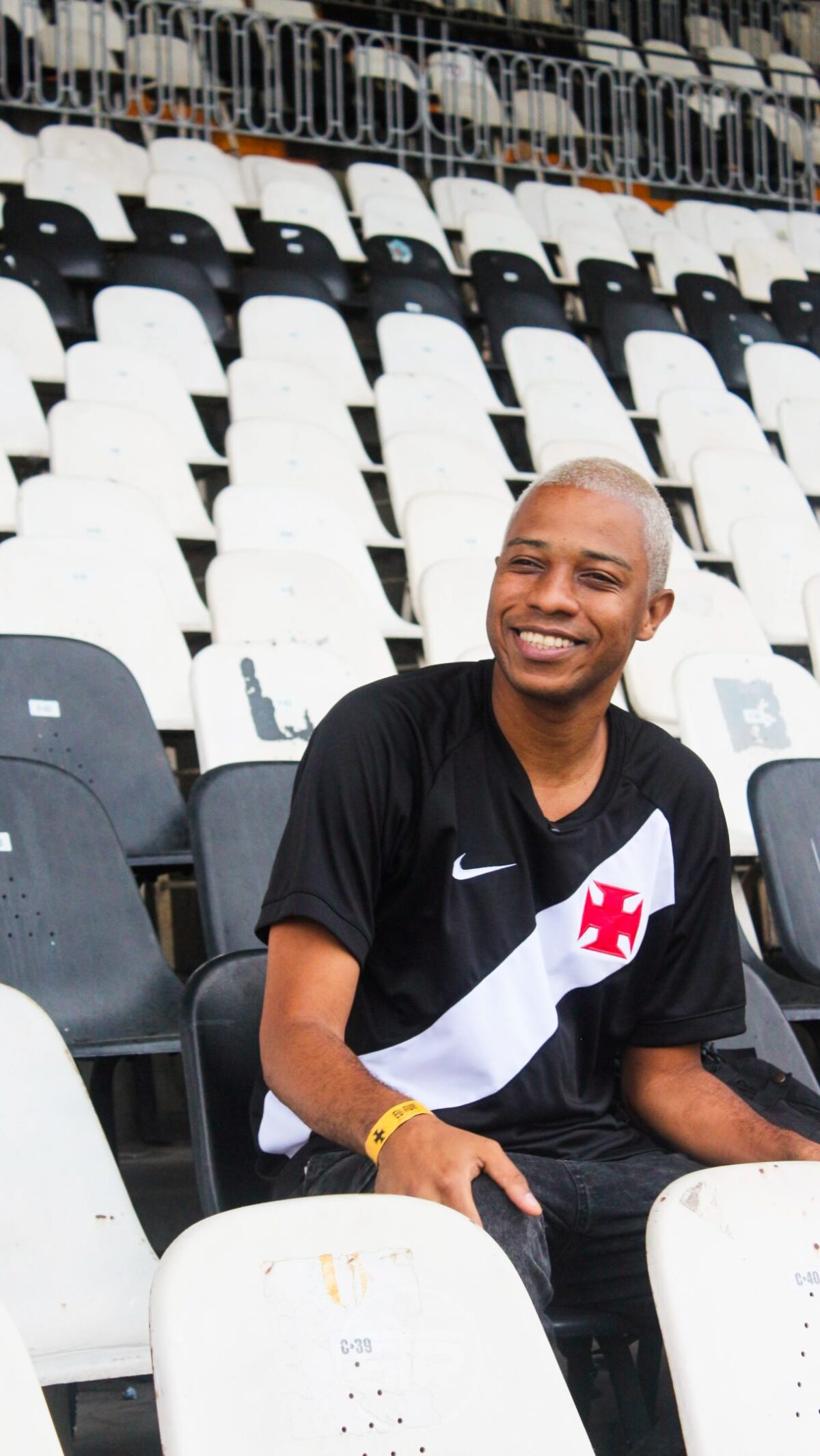 MC Dido fala sobre a carreira e sua relação com o Vasco; veja vídeo