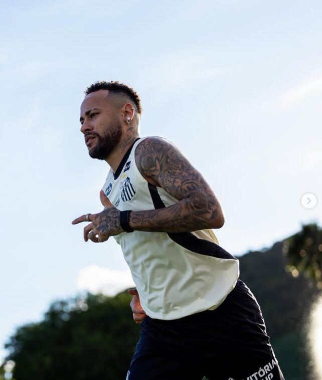 Neymar posta camisa de Paredes após eliminação do Vasco