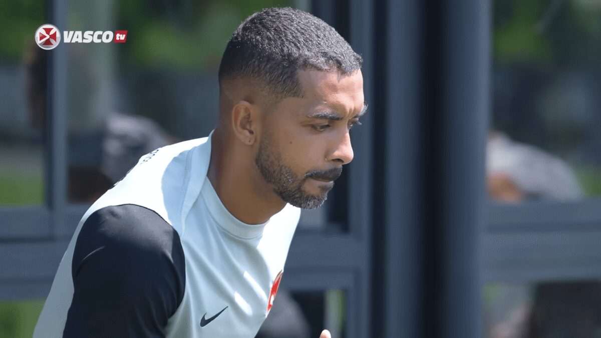 Paulo Henrique sente a pancada e não deve voltar para o 2° tempo