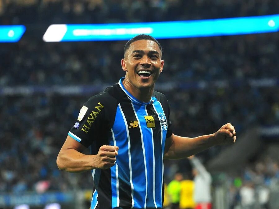 Proposta do Vasco pelo atacante Carlos Vinícius, do Grêmio, seria de 3 anos