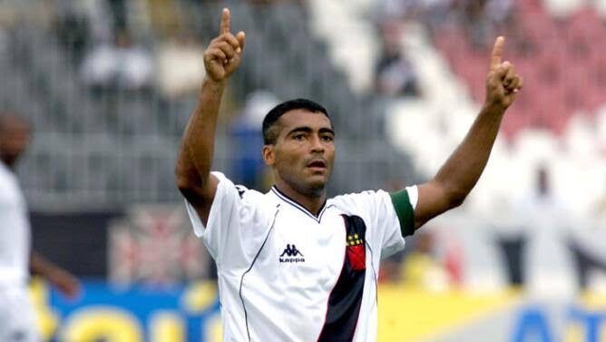 Romário relembra o Vasco dos anos 2000: 'O melhor time que eu joguei'