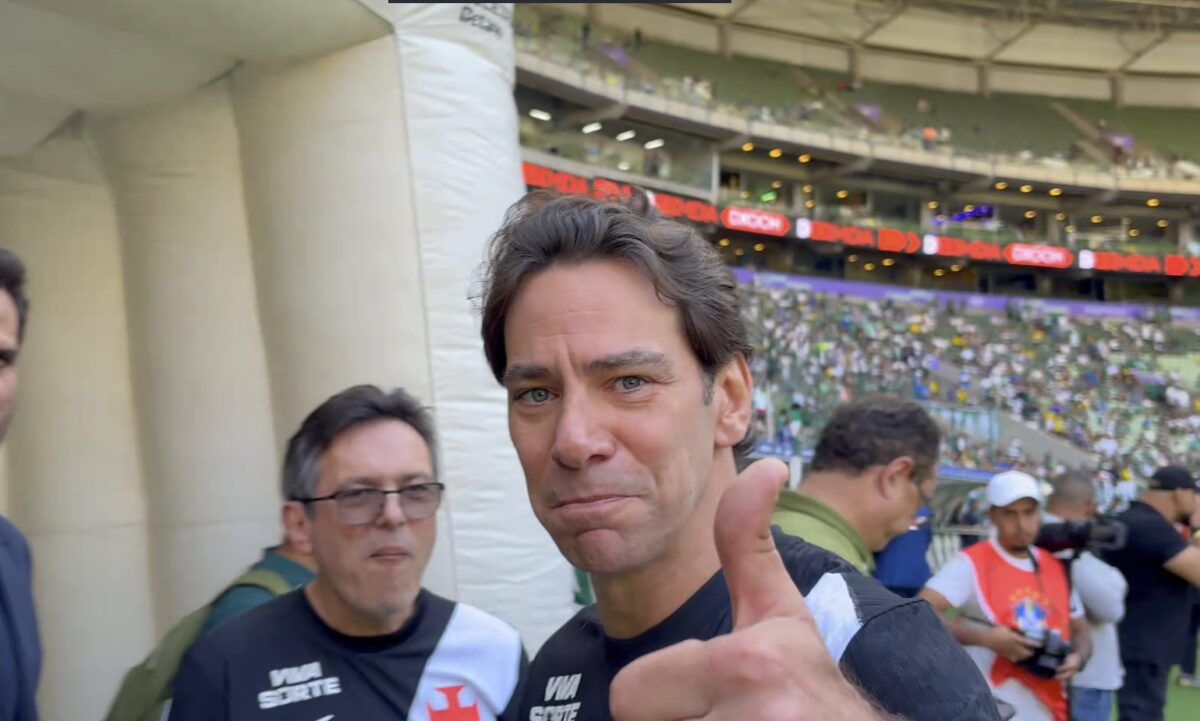 Sócio de Lamacchia compra produtos do Vasco e garante presença em SJ