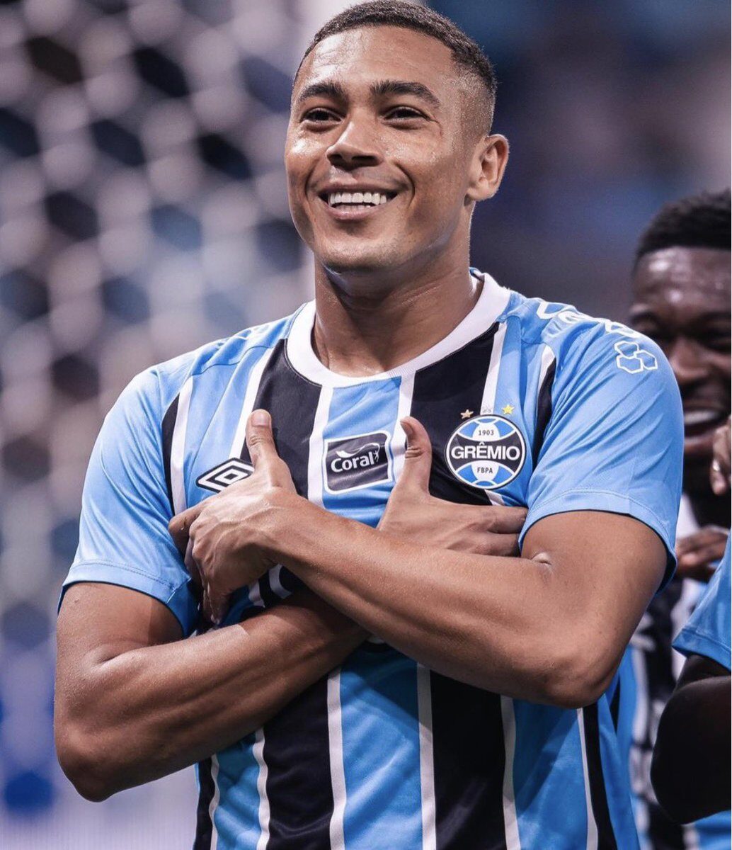 Vasco está acertado com o atacante Carlos Vinícius, do Grêmio, diz jornalista
