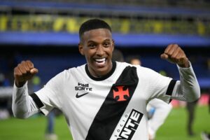 Vasco exerce a opção de compra de Robert Renan