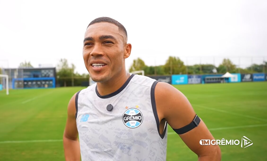 Vasco mantém conversas avançadas com o atacante Carlos Vinícius