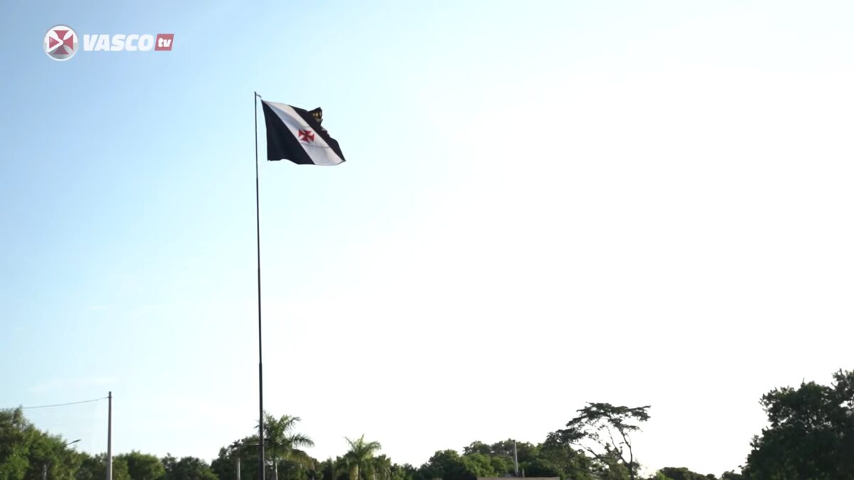 Vasco não deve exercer a compra de dois colombianos