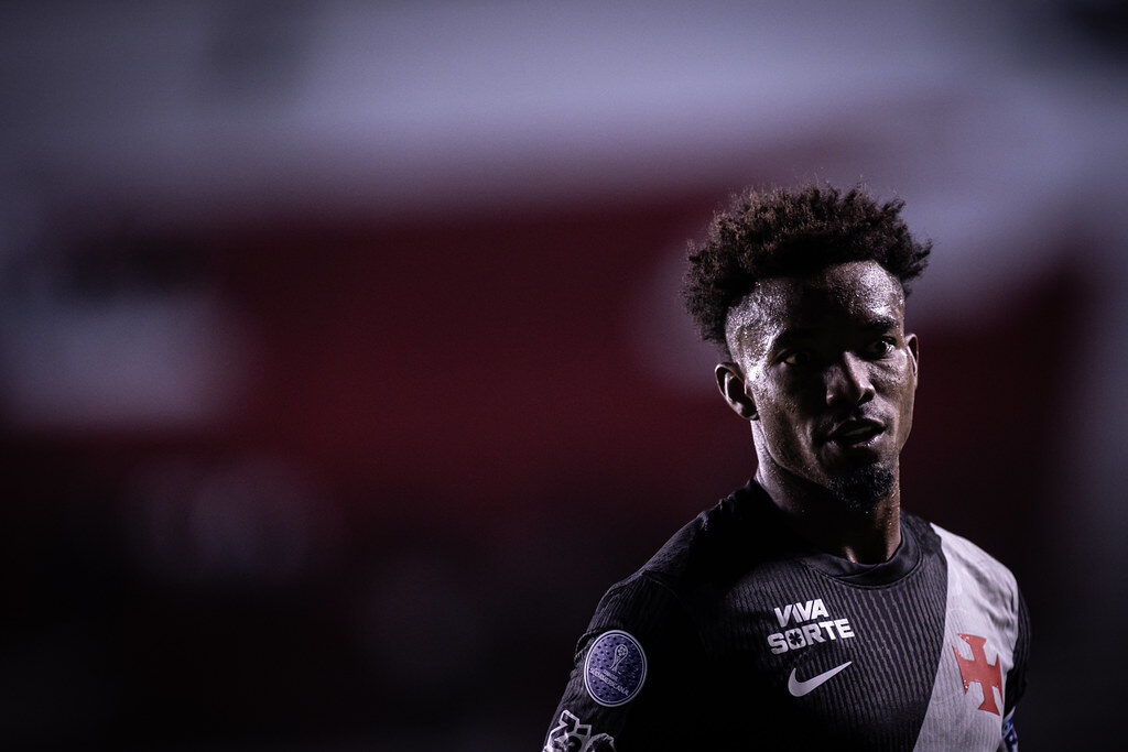 Vasco publica vídeos de Adson, Mendes e Sosa após confronto contra o Boca